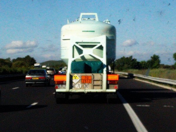 Nucléaire : “Sur l’A7, il est fréquent de croiser des convois de matières radioactives”